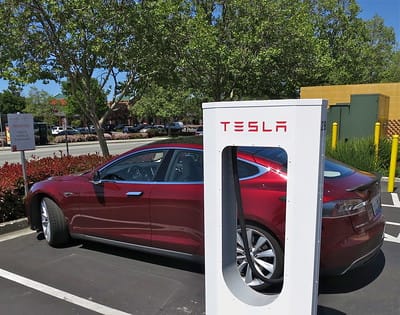 You are currently viewing Tesla Supercharger: How It Stacks Up