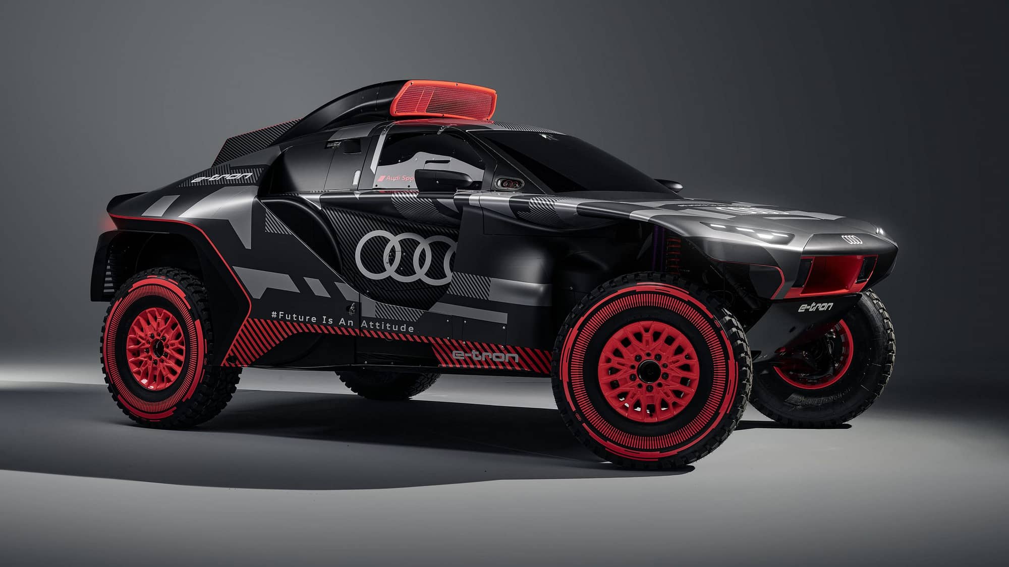 You are currently viewing Audi RS Q E-Tron Tackles The Rally Like A Thunderstorm